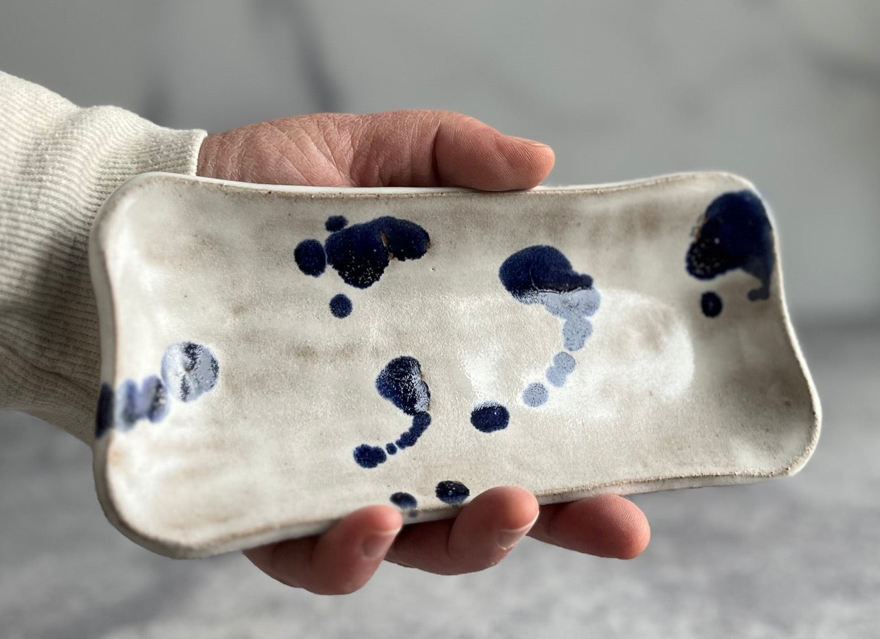 PLATE - DECORATIVE CRACKER PLATE