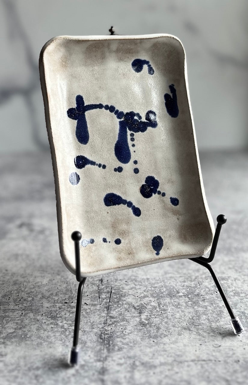 PLATE - DECORATIVE CRACKER PLATE