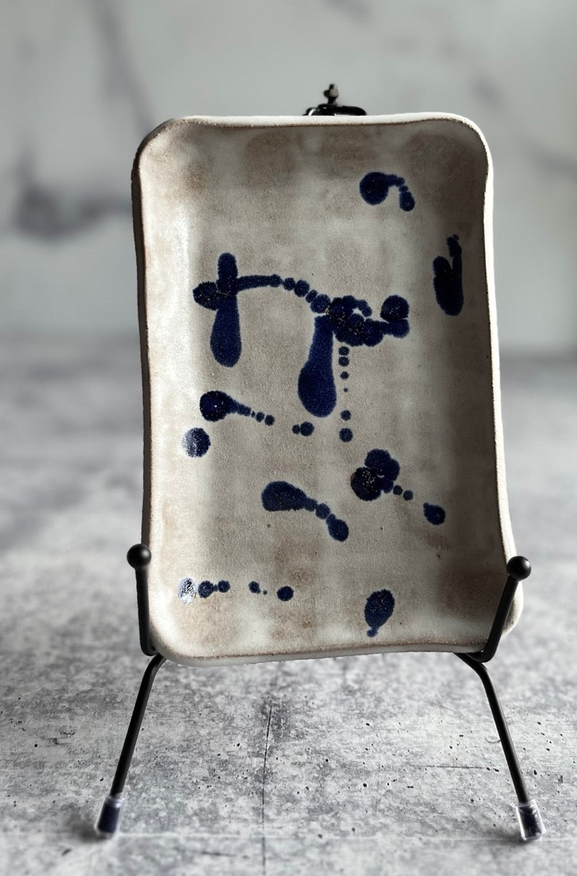 PLATE - DECORATIVE CRACKER PLATE