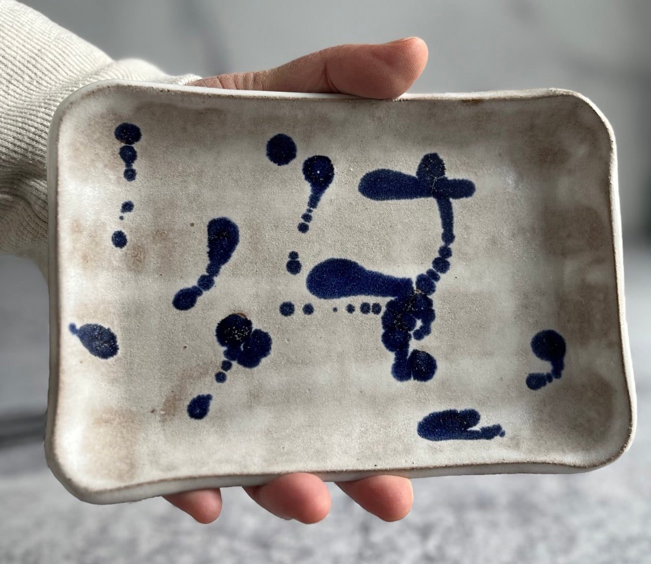 PLATE - DECORATIVE CRACKER PLATE