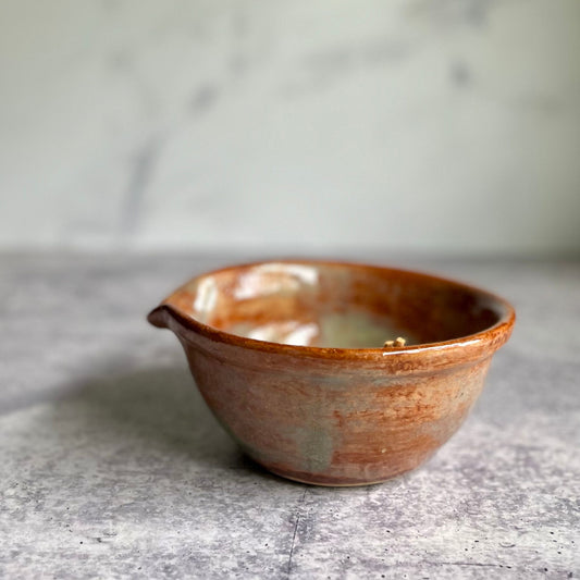 antique-mixing-bowl-with-rolled-rime-and-spout